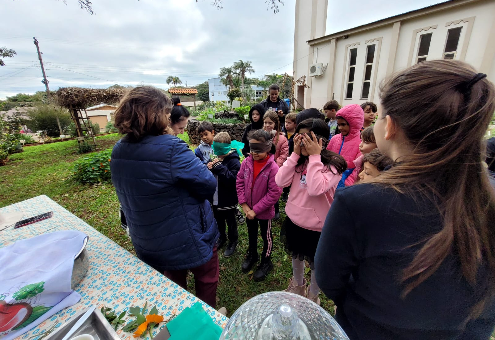ALUNOS DO 2º ANO DA ESCOLA PEDRO COSTA BEBER FAZEM VISITA AO HORTO.