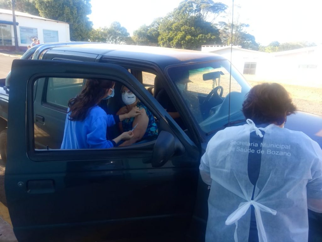 Idosos comparecem a mais um Drive Thru preventivo ao Coronavírus