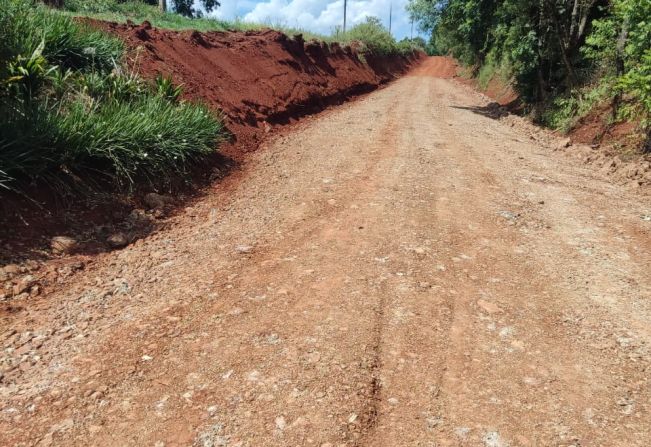 MELHORIAS NAS ESTRADAS CONTINUAM  