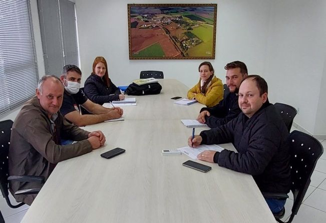  Reunião discute revisão do plano de saneamento de Bozano