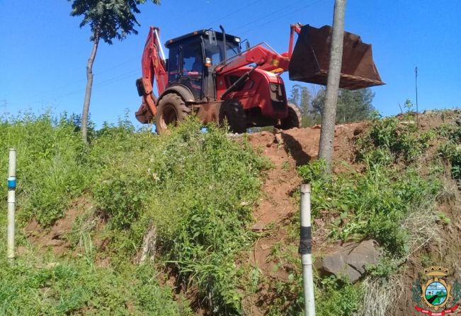 Município firma convênio para adquirir retroescavadeira 
