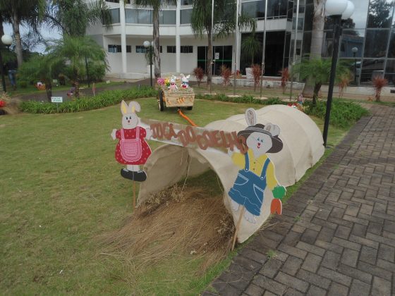 Ornamentação da Praça Municipal para a Páscoa