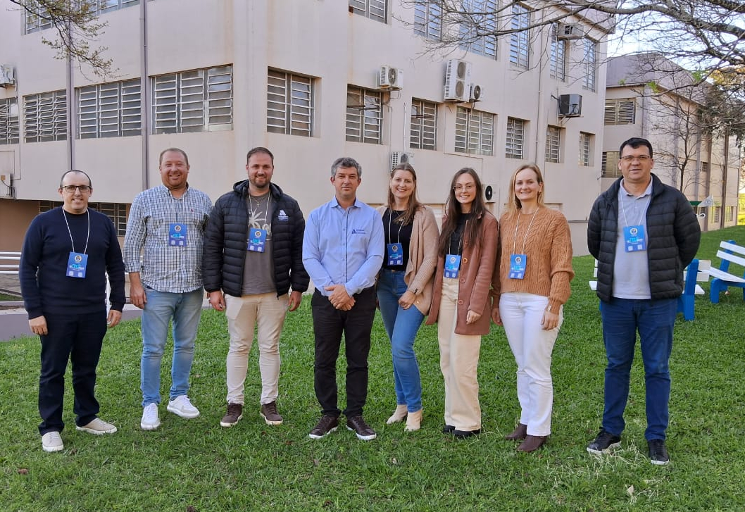 Prefeito e equipe de servidores administrativo de Bozano participam de encontro regional em Santo Ângelo.